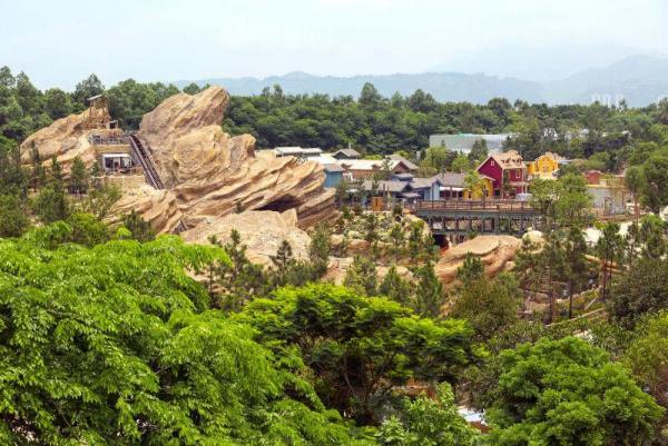 迪士尼灰熊山谷 極速礦車穿梭飛馳